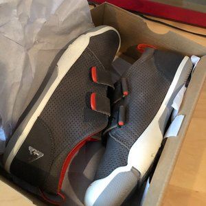 Plae "Roan" sneakers big kids 3 Gray leather